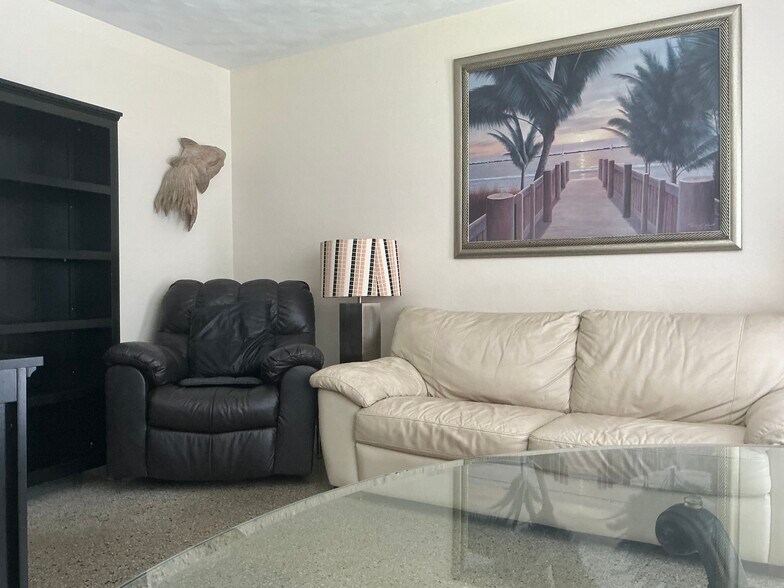 Building Photo - 4205 Bougainvilla Dr