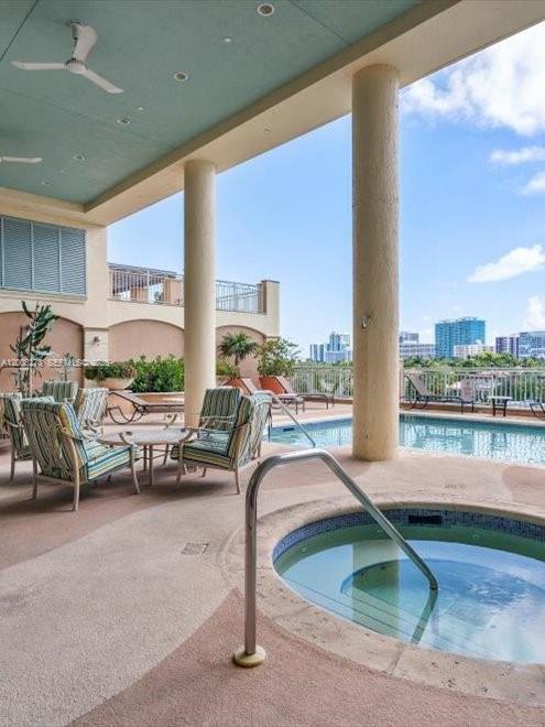 Building Photo - 9751 E Bay Harbor Dr