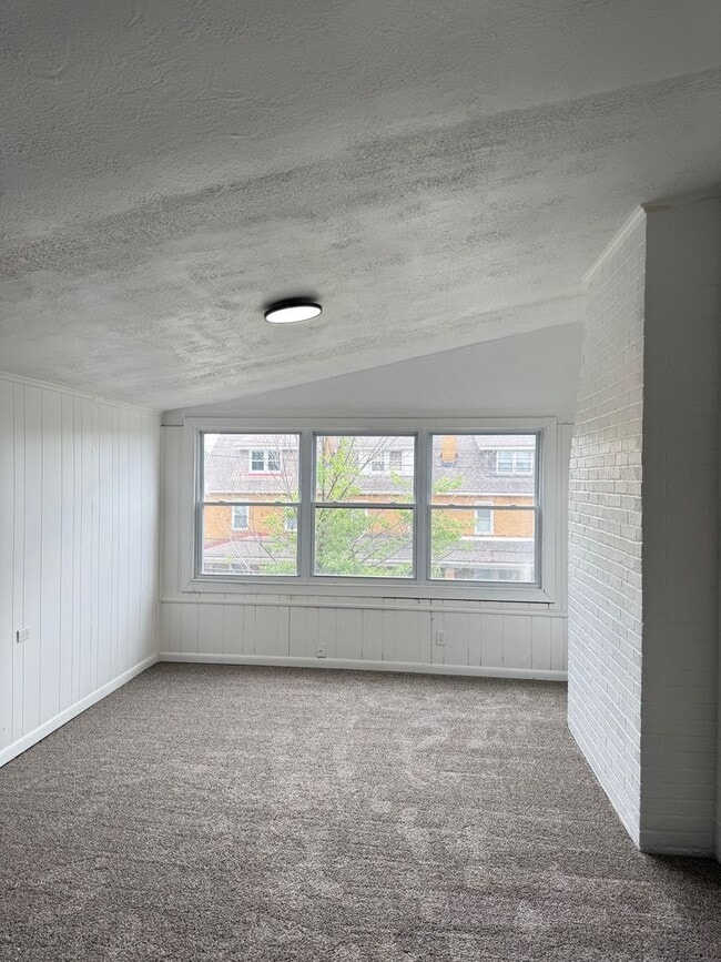 Building Photo - Newly Renovated 3 Bedroom in Swissvale- Spacious Single Family Home!