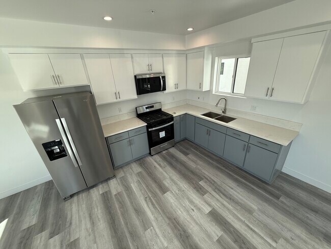 Primary Photo - 11451-11455 Victory Blvd