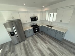 Building Photo - 11451-11455 Victory Blvd