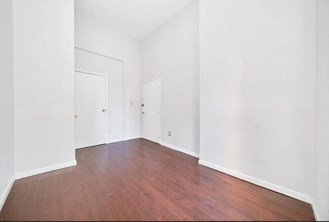 Building Photo - 2 bedroom in NEW YORK NY 10036