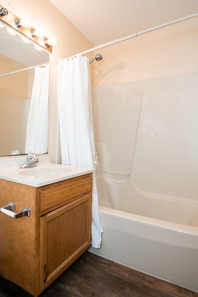 Building Photo - 2 bed 1 bath town-home in Chesterton