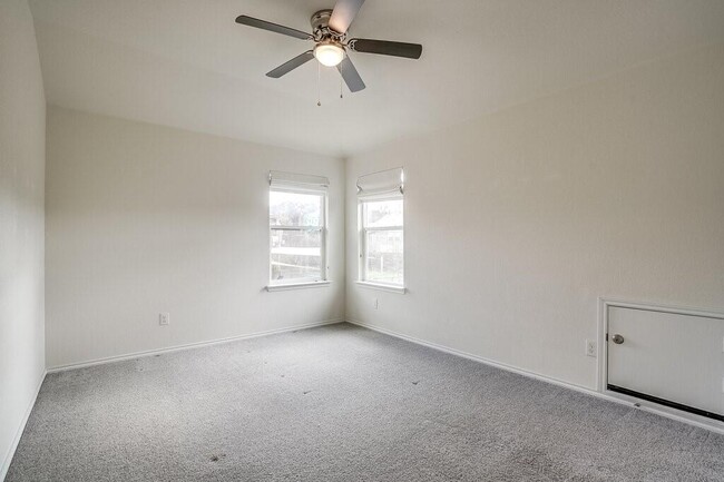 Building Photo - 624 Kolbo Dr