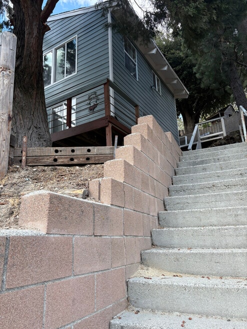 Building Photo - 497 Delle Dr