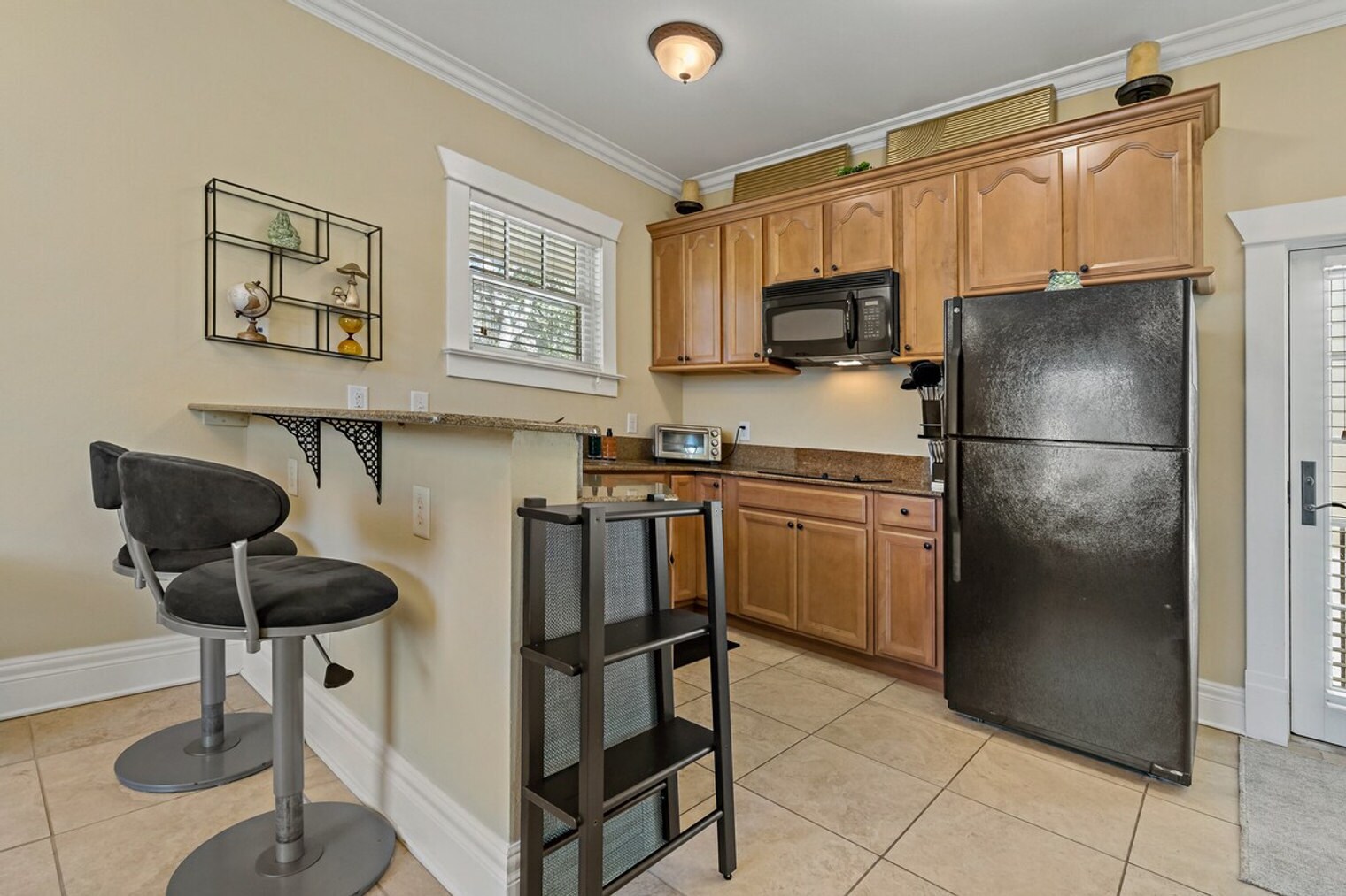 Building Photo - 509 S Willow Ave