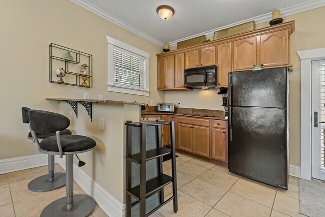 Building Photo - 611 S Orleans Ave