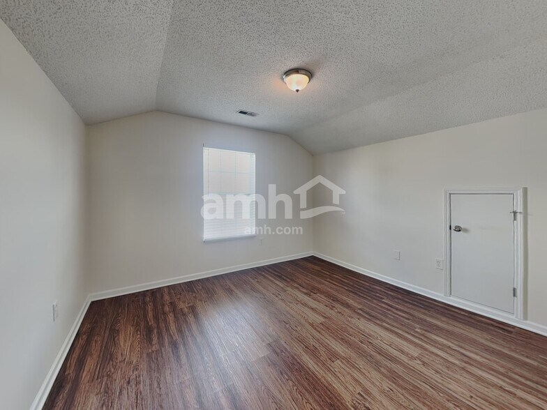 Building Photo - 8935 Hedge Maple Rd
