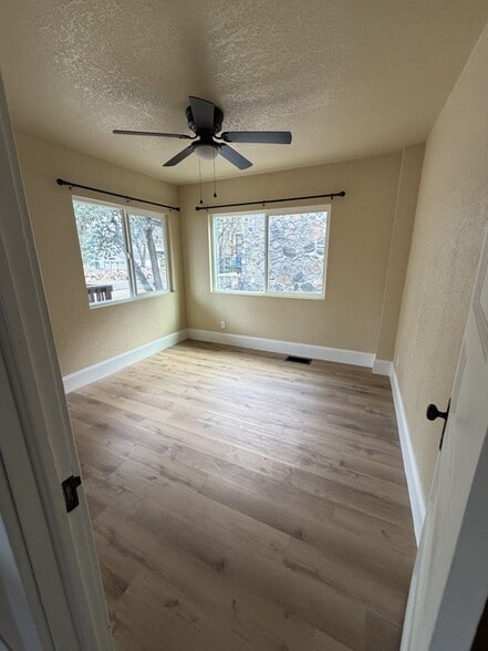 Building Photo - 703 Country Club Dr