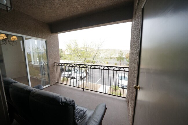 Building Photo - SHOWINGS START 4/1/2025