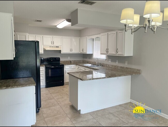 Building Photo - Charming 3-Bedroom Brick Home in Bluewater Bay Community, Caribbean East