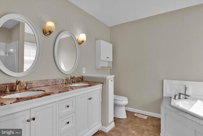 Building Photo - 751 Chanticleer