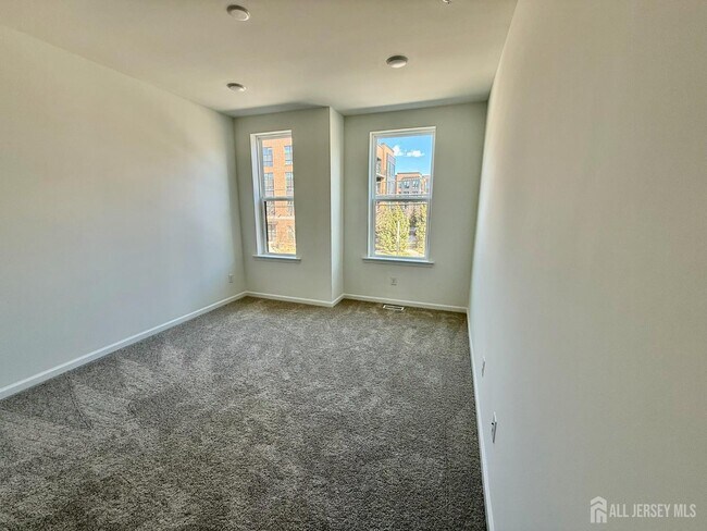 Building Photo - 400 Willow St