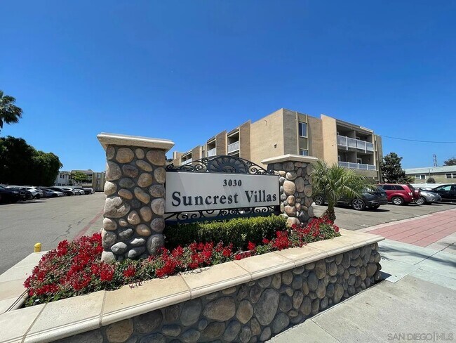 Building Photo - 3030 Suncrest Dr