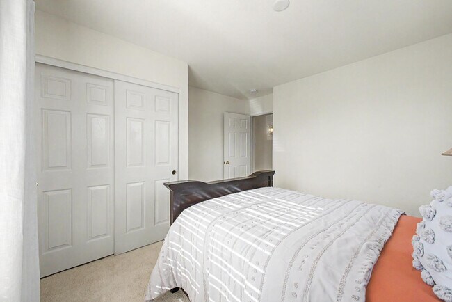 Building Photo - 7464 W Potter Dr