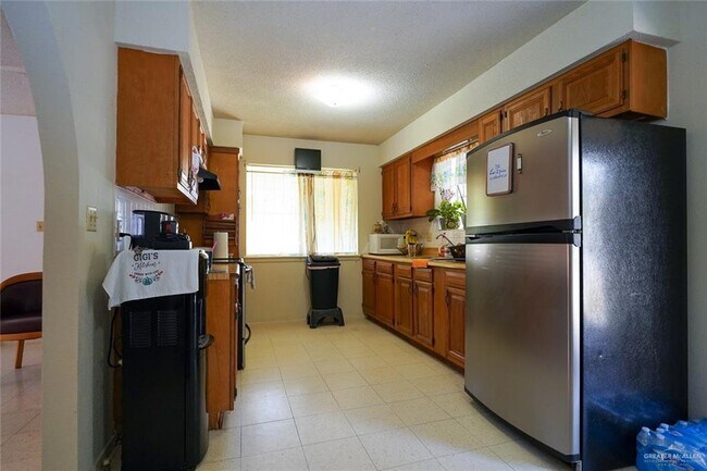 Building Photo - 27 Minnie Ave