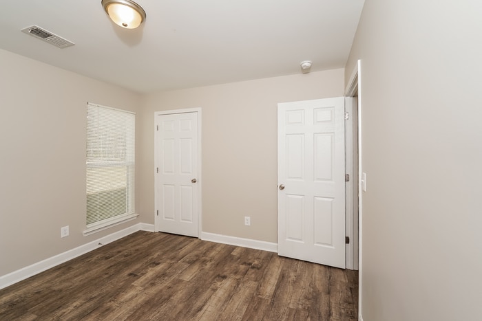 Building Photo - 160 Willowridge Ln