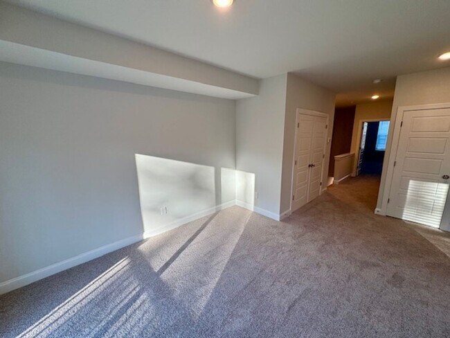 Building Photo - Modern Elegance in Prime North Raleigh!