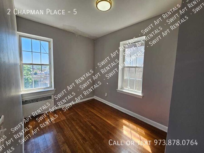 Building Photo - 2 Chapman Pl