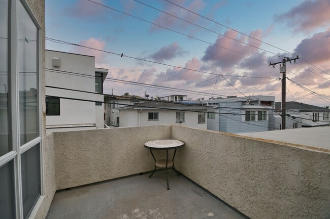 Building Photo - j444