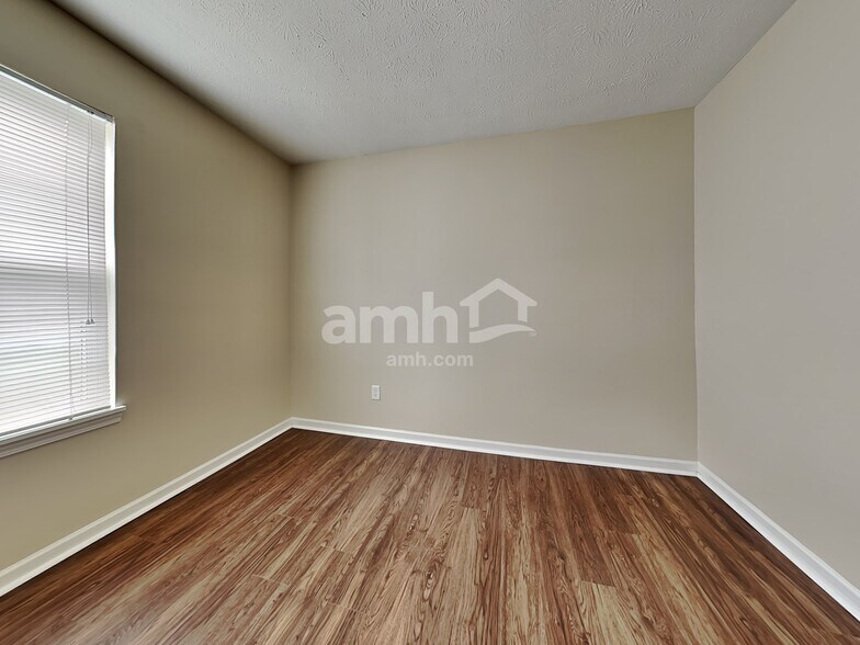 Building Photo - 408 N Shore Ct