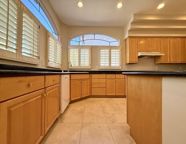 Building Photo - Grand 3 bedroom home with lake and golf course views located in Resort Villas ready to be your pa...