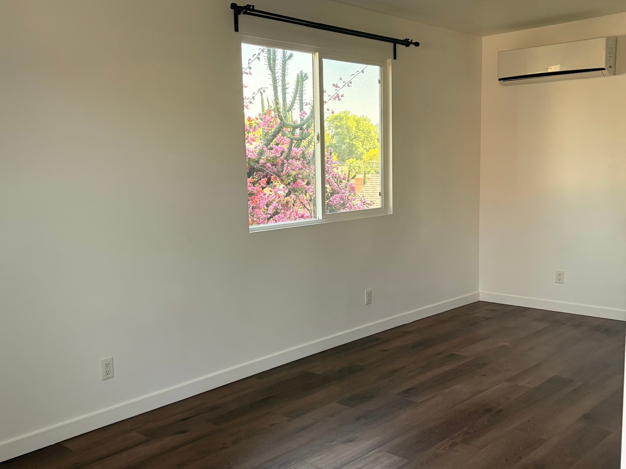 Building Photo - 4912 Mendota Ave