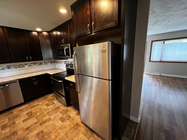 Building Photo - 3 Bedroom 2 Bath House For Rent