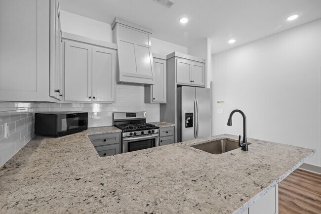 Building Photo - Duncan St Duplex