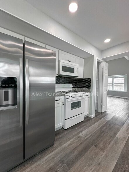 Building Photo - 6419 Chimney Nest