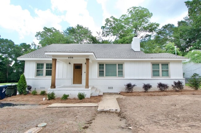 Building Photo - Now Leasing for Fall 2025! $800 Per Bedroo...