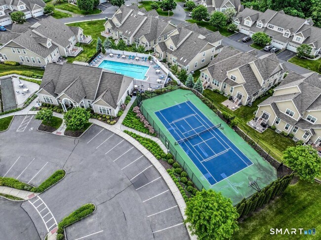 Building Photo - 17 Great Hill Dr