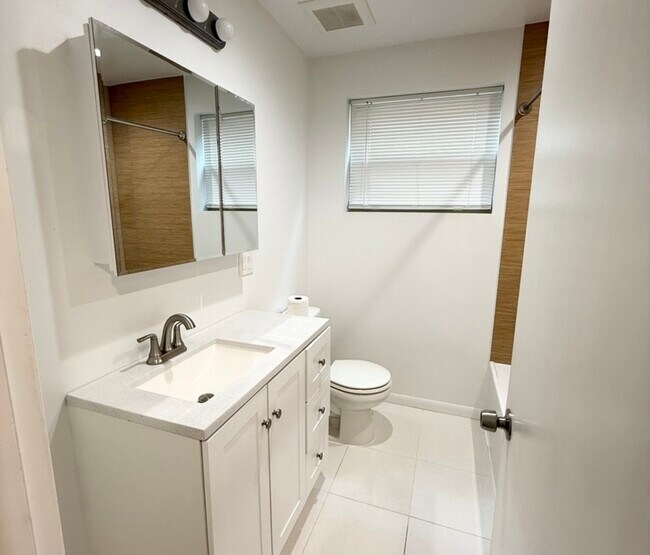 Building Photo - 2433 N 78th Ave