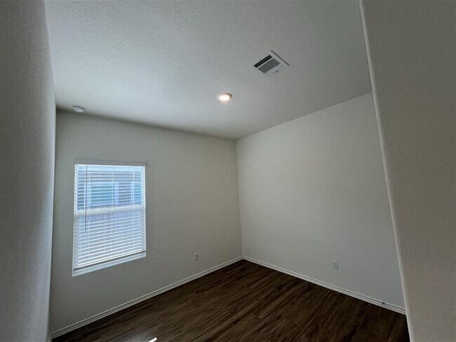 Building Photo - 905 Big Rocky Bend