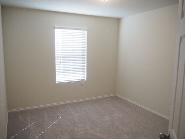 Building Photo - 3 Bed 2.5 Bath Home in Van Alstyne