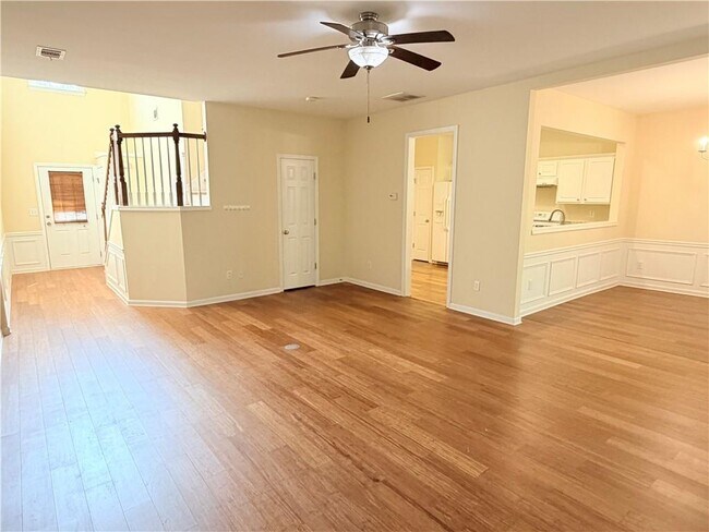 Building Photo - 2380 Fairlie Dr