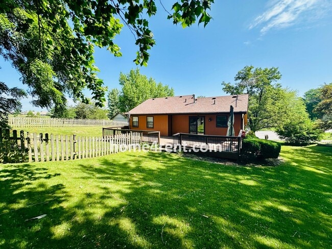 Building Photo - Spacious Liberty Home w/ an Updated Kitche...