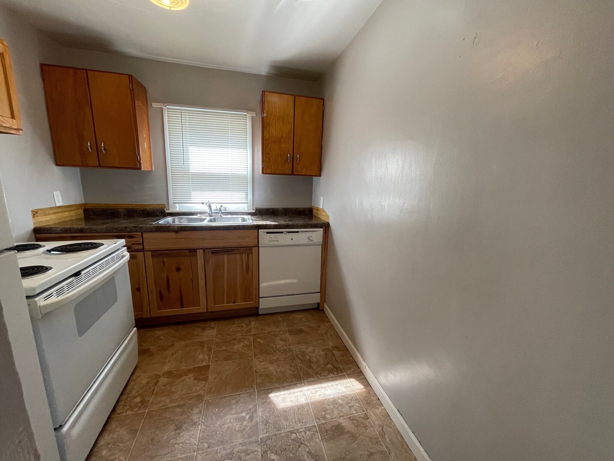 Building Photo - 458 3rd St NE