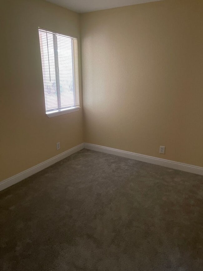 Building Photo - SPRING VALLEY LAKE 3 BEDROOM