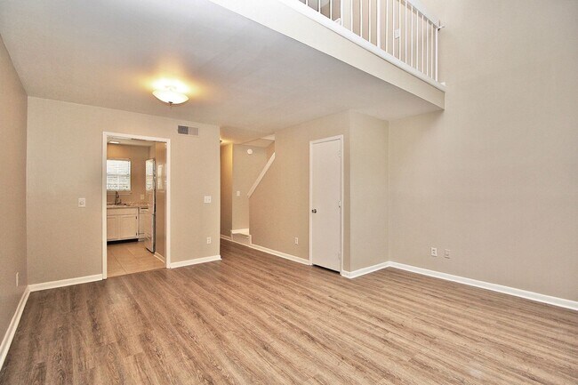 Building Photo - Newly Renovated SouthPark Townhome for Imm...