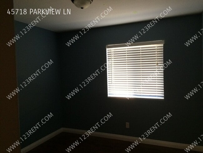 Building Photo - 45718 Parkview Ln