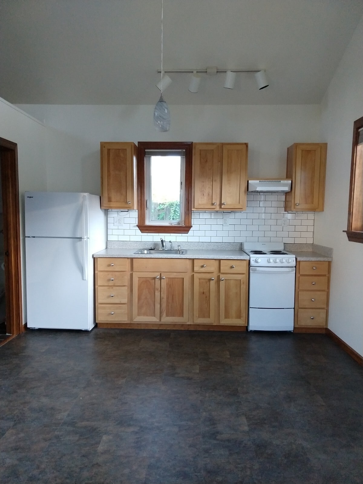 Building Photo - 1609b NE 117th St