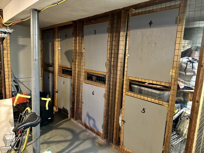 Building Photo - 206 High St