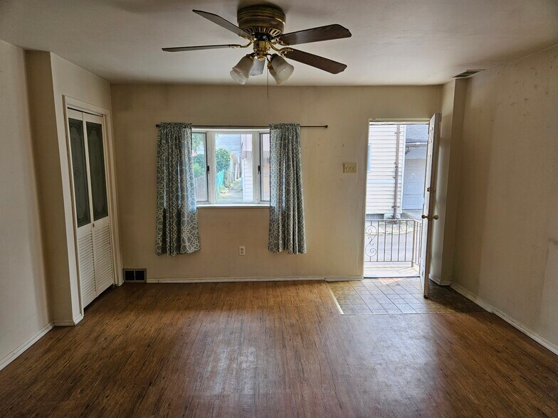 Living room - 1727 Carey Way