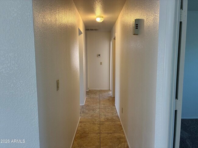 Building Photo - 10820 W Wagon Wheel Dr