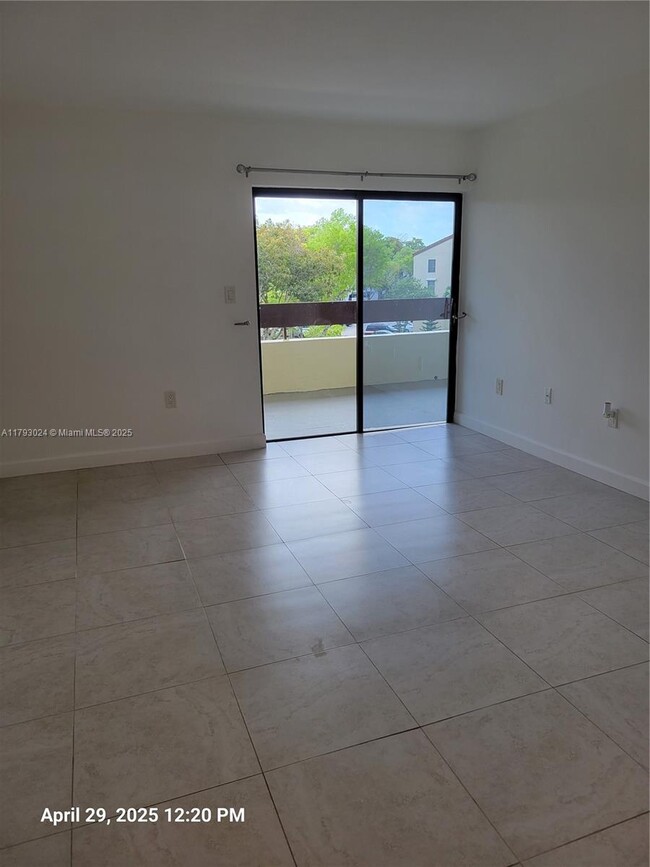 Building Photo - 8860 SW 123rd Ct