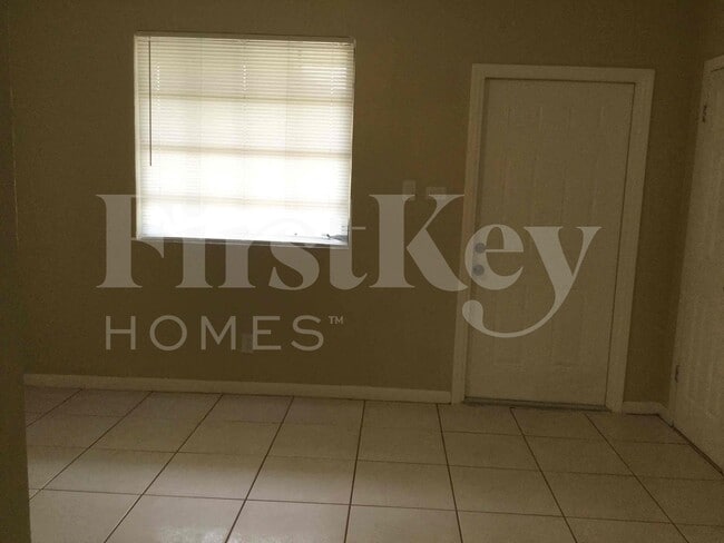 Building Photo - 1121 NW 23rd Terrace