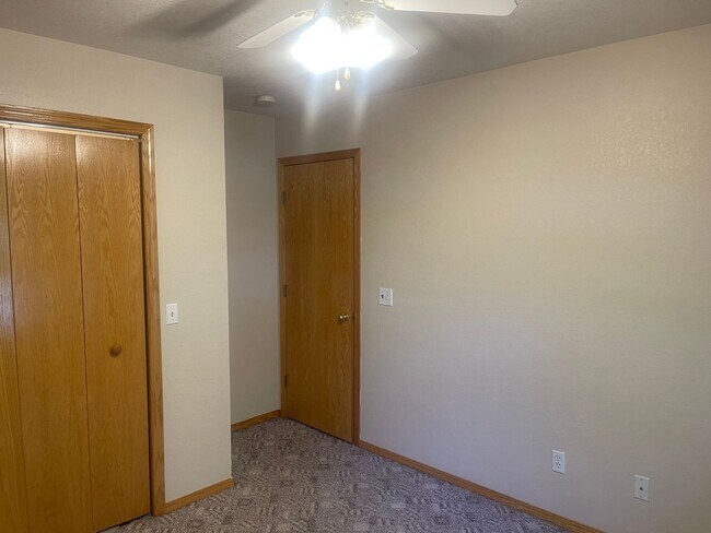 Building Photo - OZARK HOME CHECK OUT this charming 3 bedro...