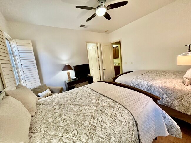 Building Photo - 77772 Tradition Dr