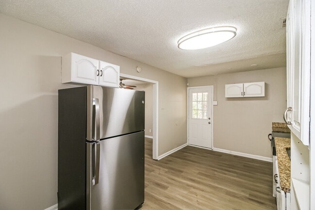 Building Photo - 20 Freeman Dr